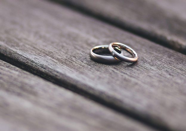 Cincin Tunangan dan Cincin Nikah Sama atau Tidak?