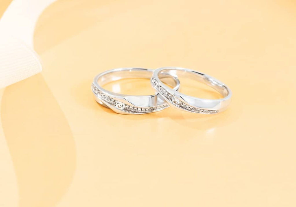 Beri Kejutan untuk Pasanganmu dengan Membelikan Cincin Berlian Couple!