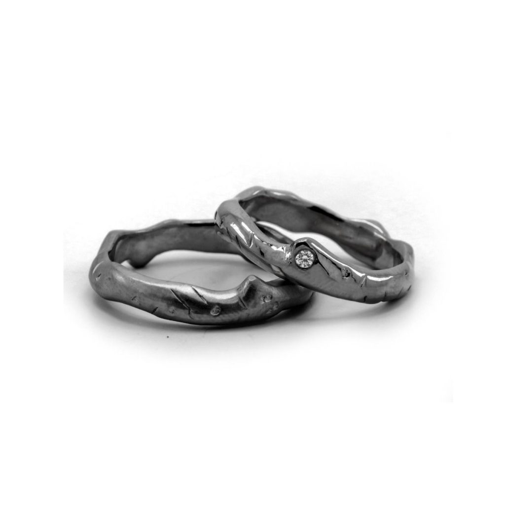 9 Cincin Kawin Rustic Dark Design Terfavorit - V&CO ...