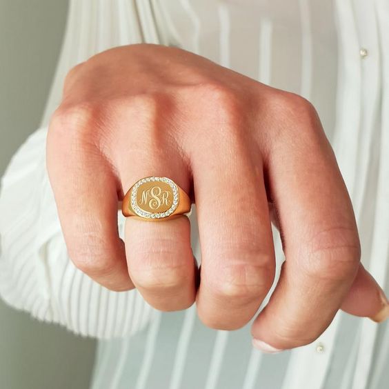 cincin emas inisial huruf
