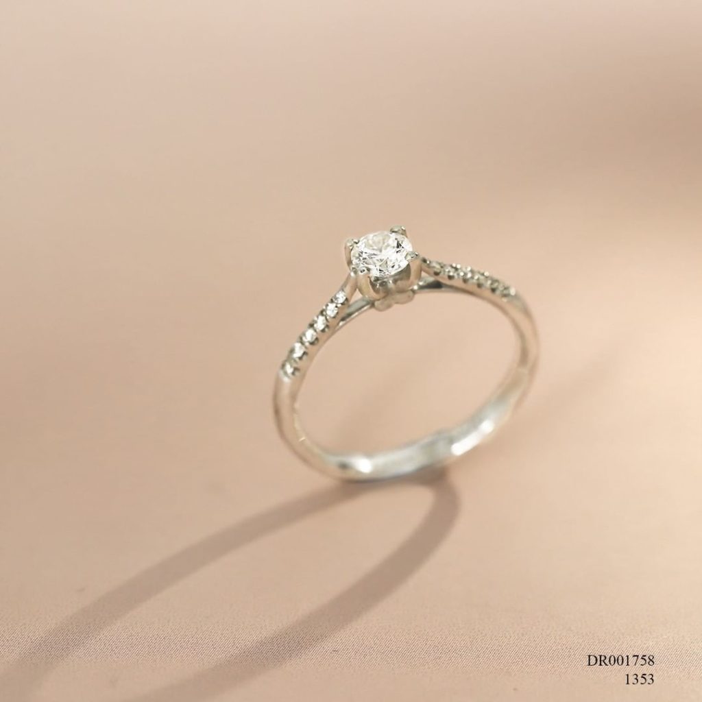 cincin berlian cantik
