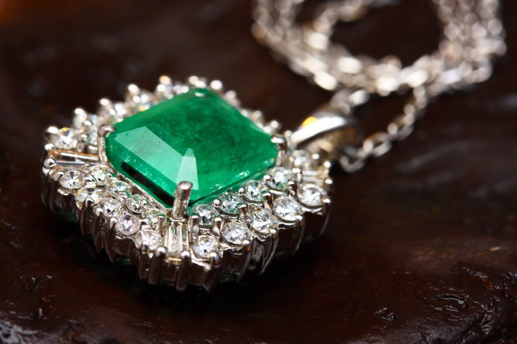 Ingin Membuat Kalung Berlian Custom? Ini Tips-nya!