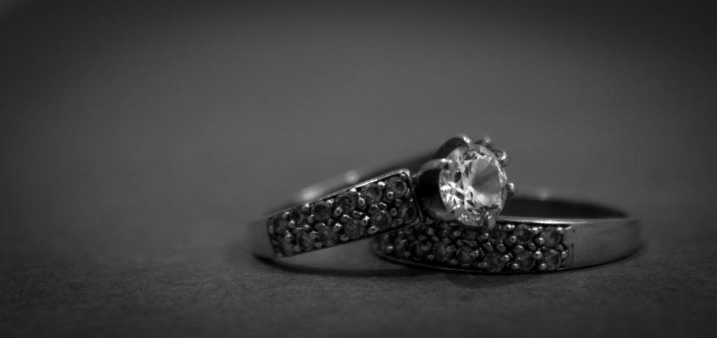 7 Inspirasi Cincin Kawin Berlian Emas Putih yang Unik | V&Co Jewellery