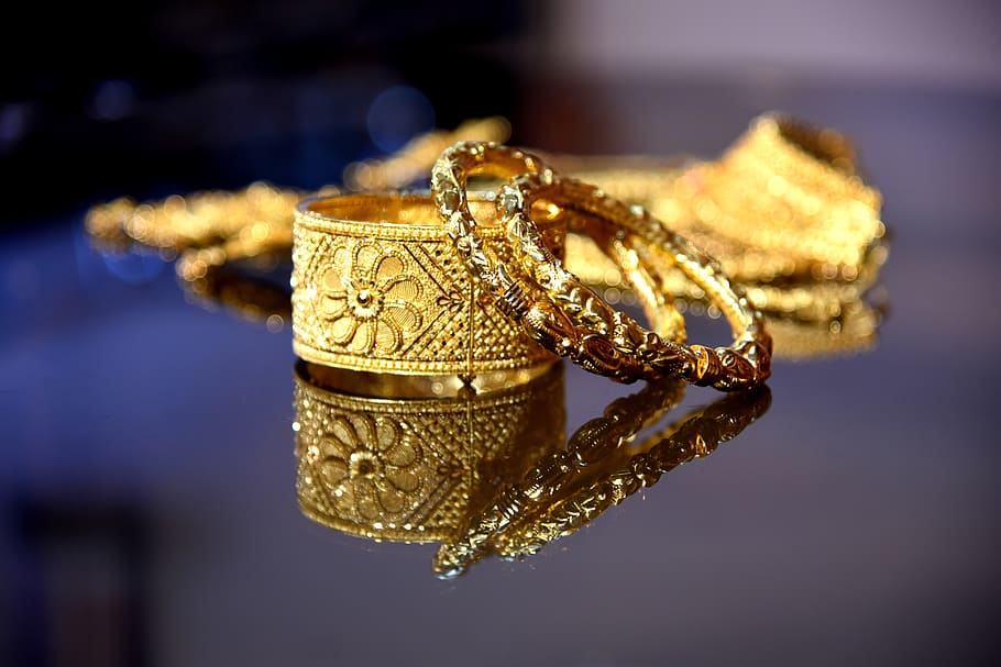 Tips Memilih Perhiasan Emas Kuning