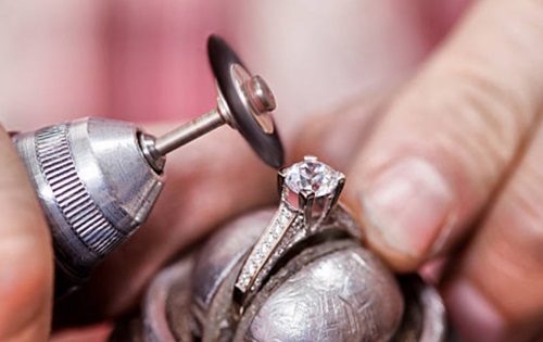 Berapa Lama Proses Pembuatan Cincin Kawin?  V&Co Jewellery News