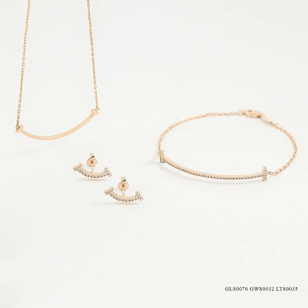 Set perhiasan emas elegan