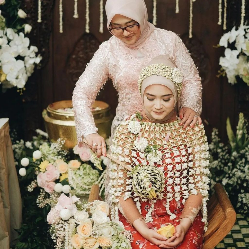 Susunan Acara Siraman Adat Sunda | V&Co Jewellery