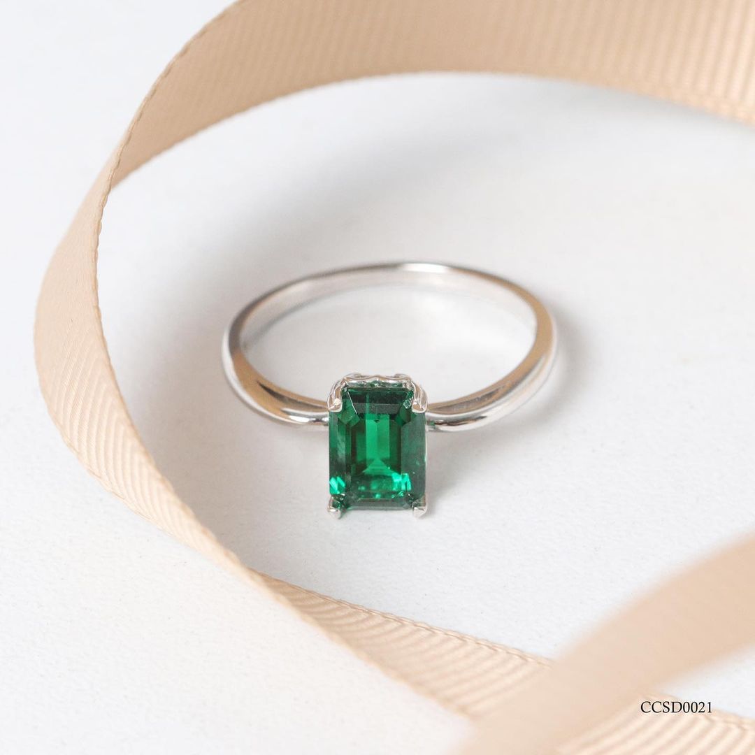 Cincin permata emerald