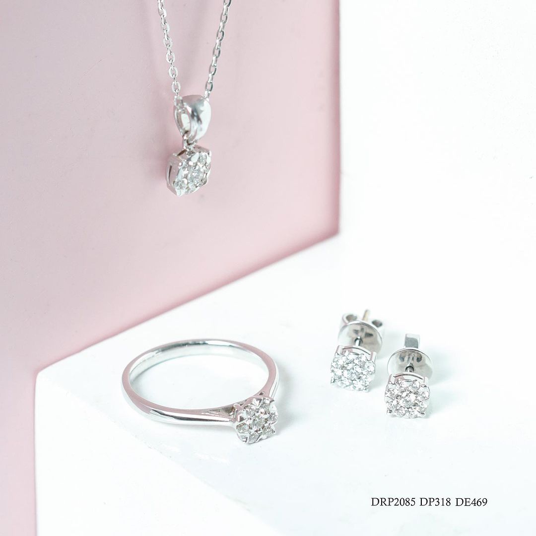Perhiasan berlian cantik