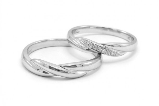 Model cincin pernikahan unik pasangan