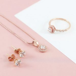 Set kalung anting dan cincin emas