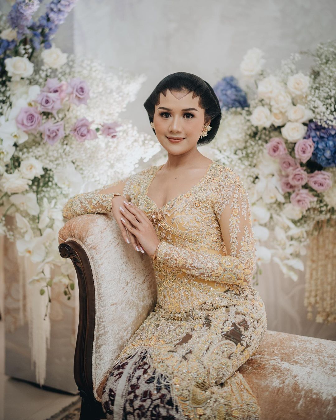 Kebaya untuk kulit netral