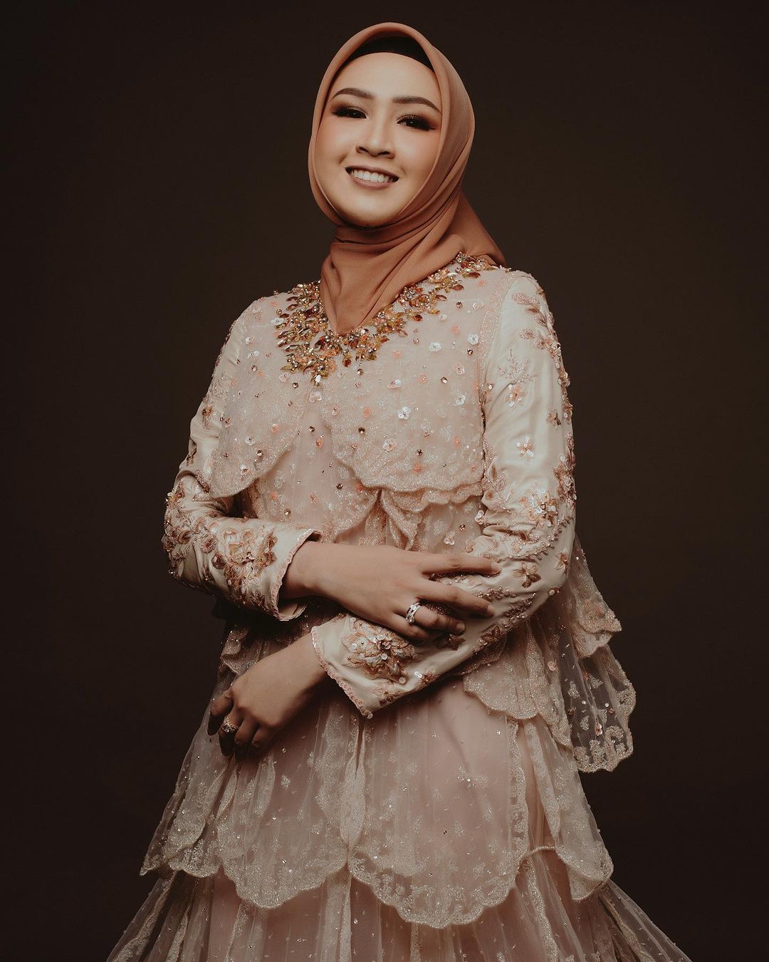 Kebaya bahan tile