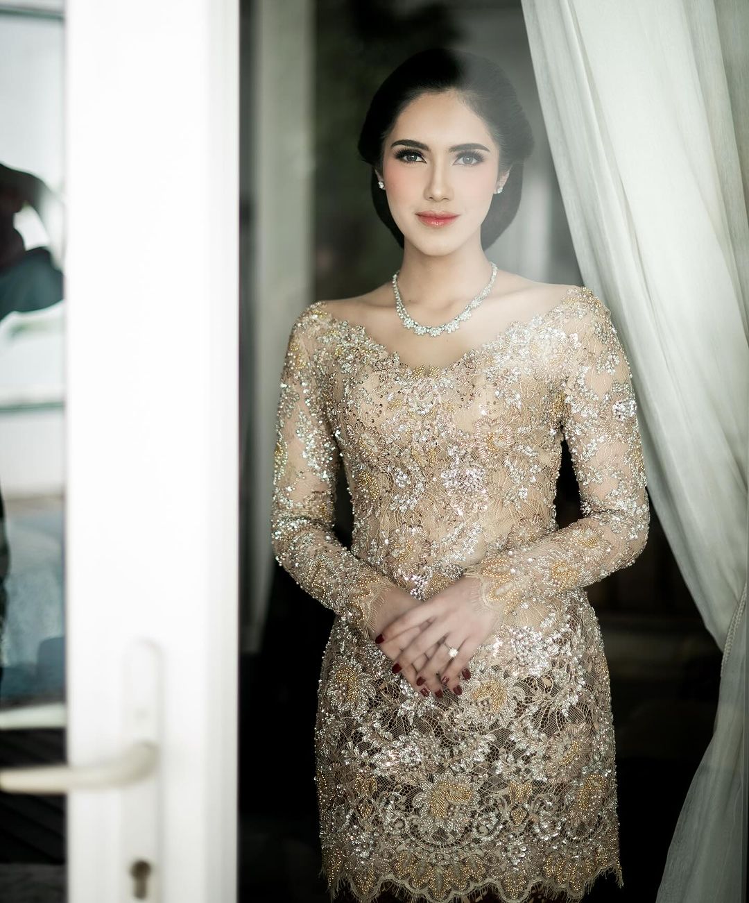 kebaya brokat warna mocca