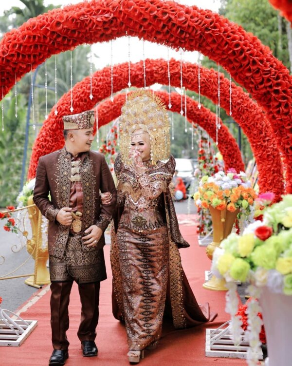 Baju pengantin adat minang