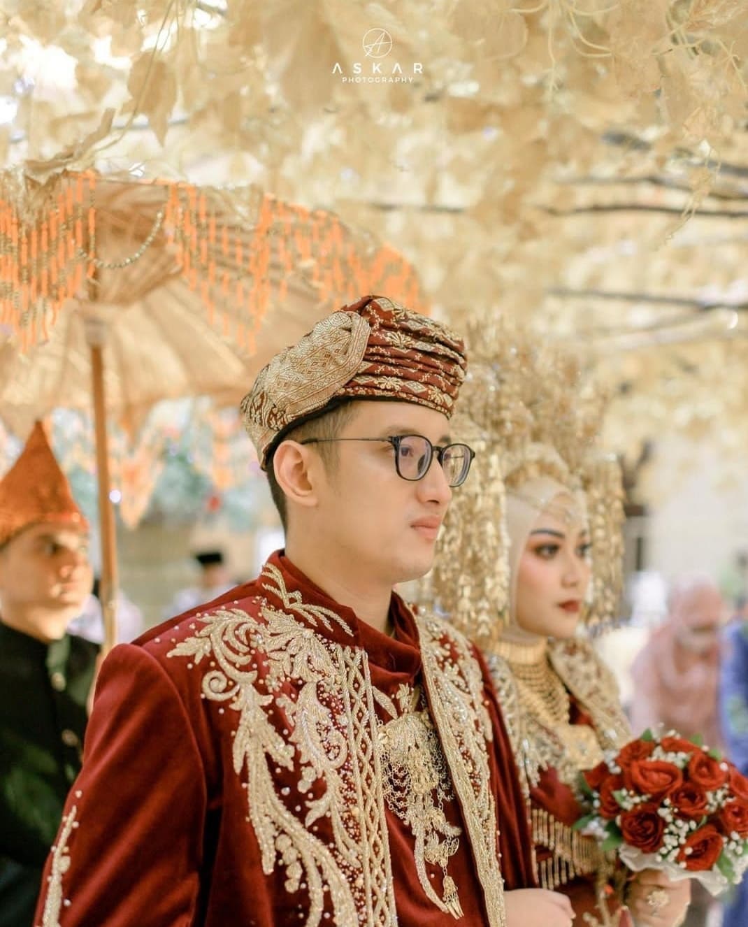 Pengantin adat Minangkabau