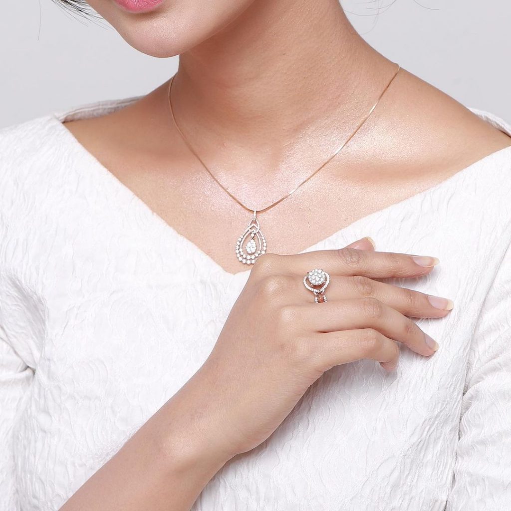 Set kalung berlian emas
