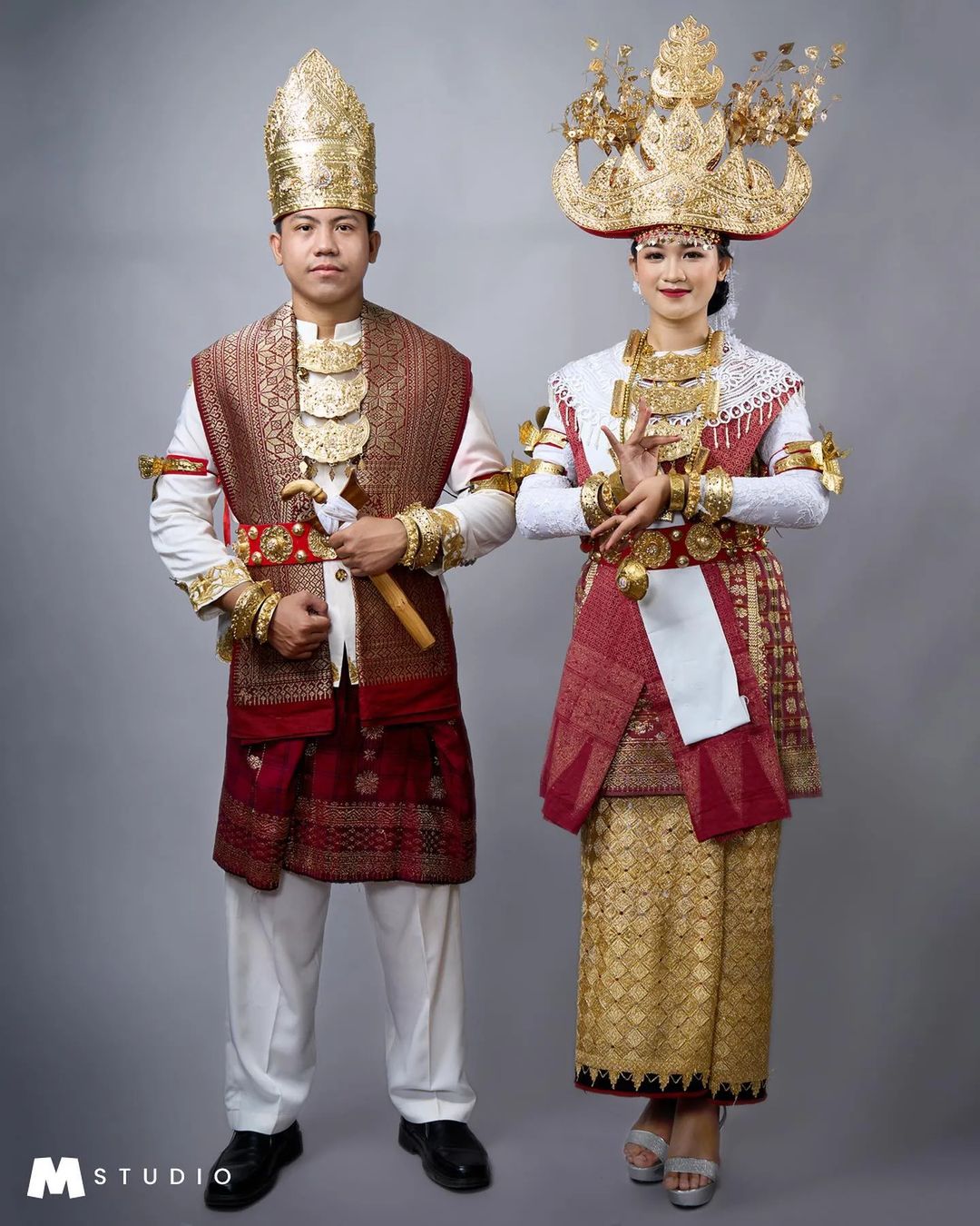 Baju adat Pepadun dari Lampung