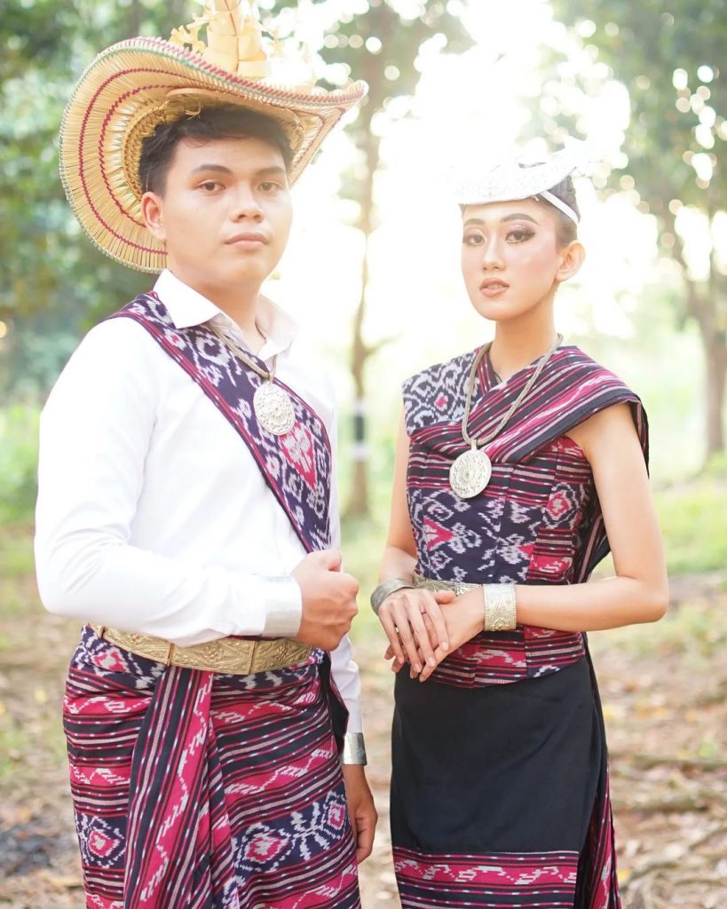 8 Pakaian Tradisional Unik dalam Pernikahan Adat di Indonesia