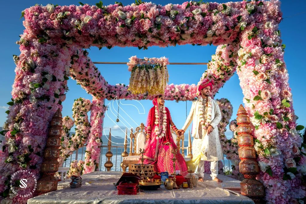Saptapadi ritual pernikahan India hindu
