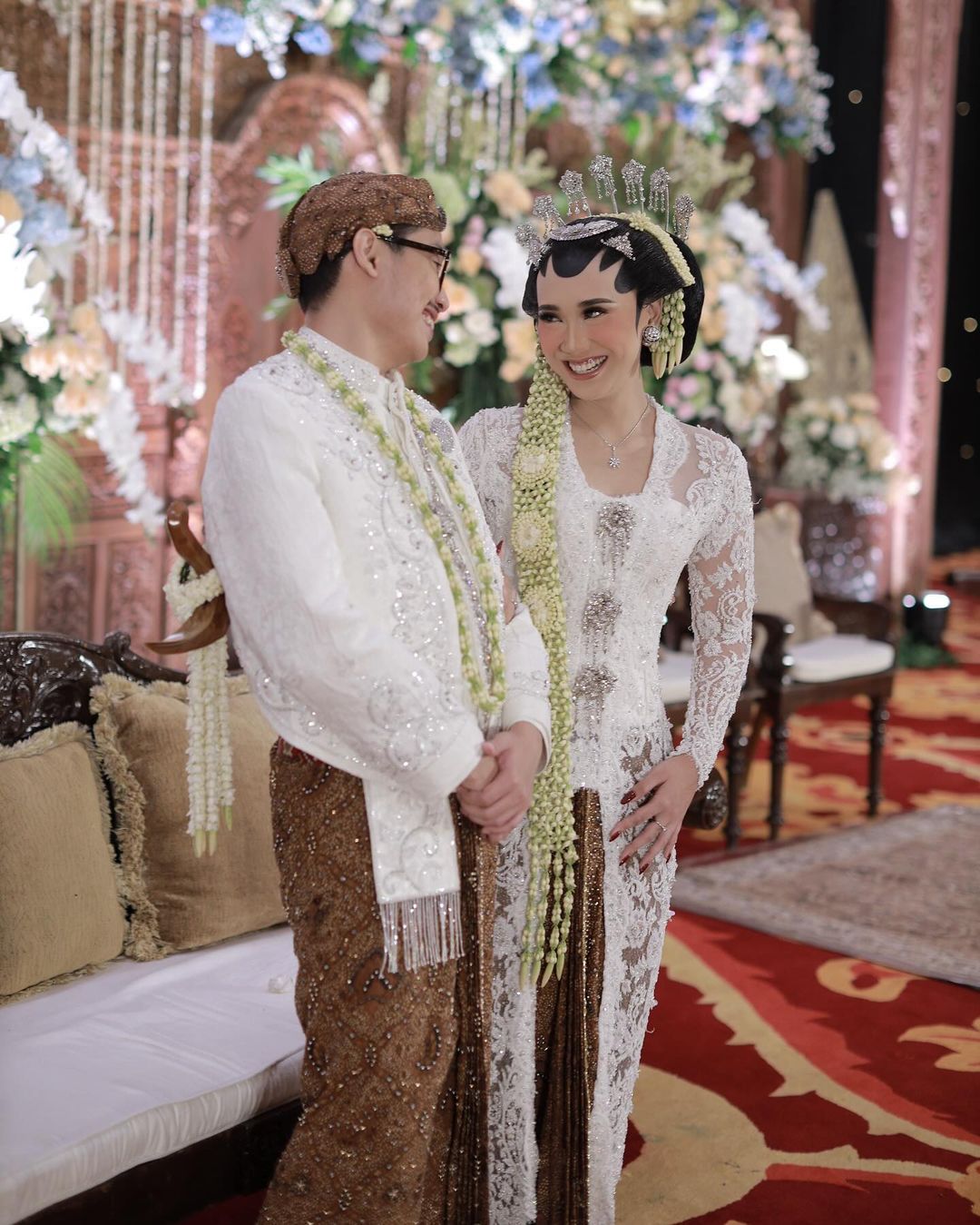 baju pengantin adat Jawa Solo Putri putih