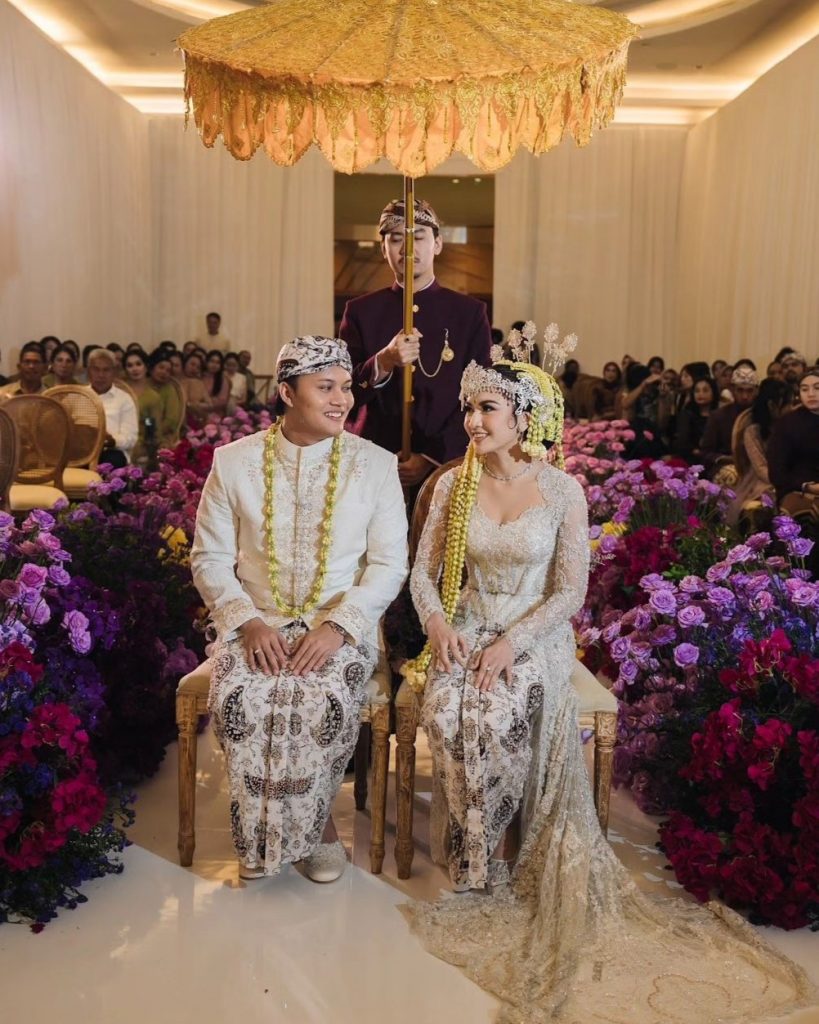 Pernikahan adat Sunda Mahalini dan Rizky Febian
