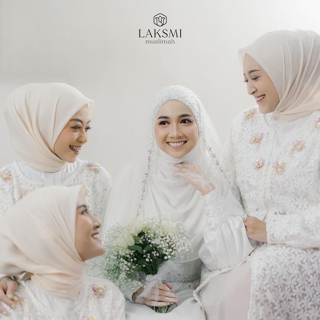 seragam bridesmaid hijab warna putih