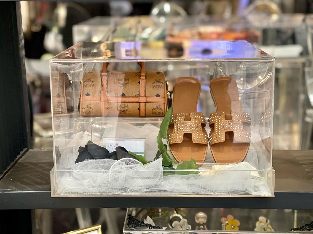 hantaran pernikahan sepatu sandal 