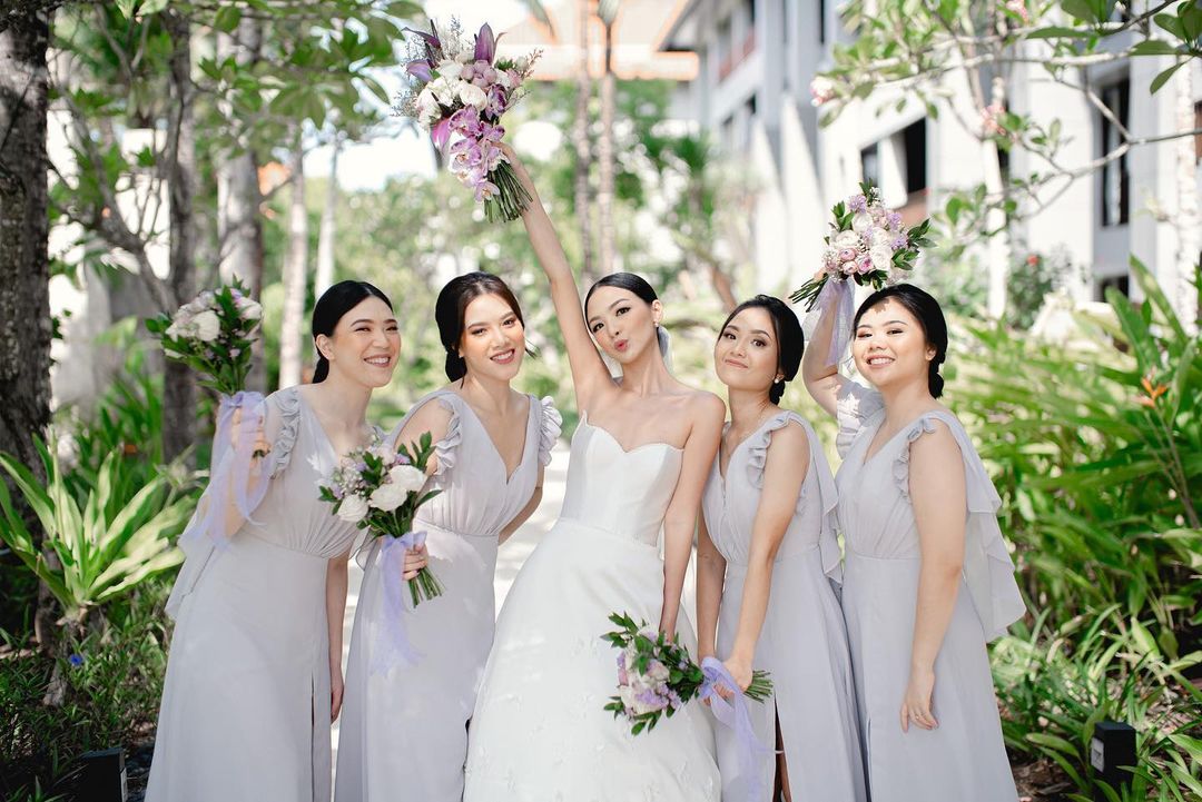 bridesmaid dan pengantin wanita