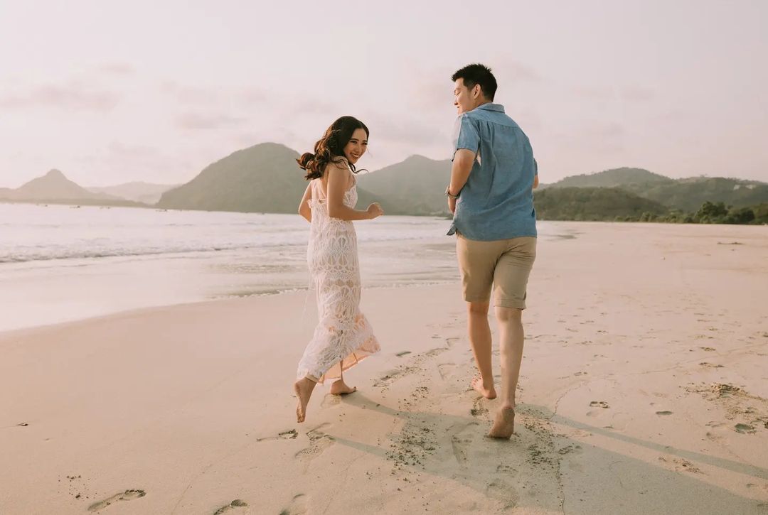 foto prewedding di pantai