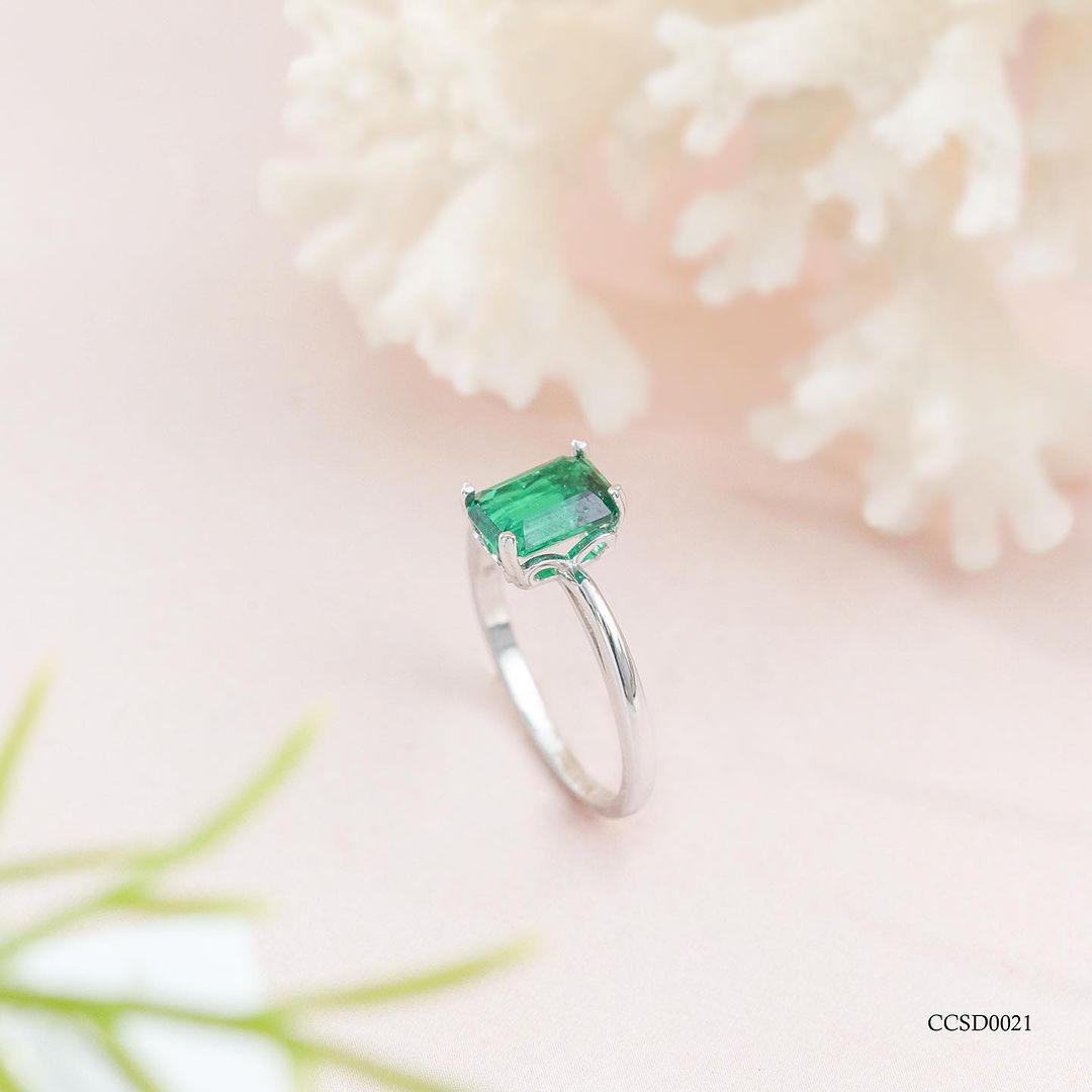 Cincin permata zamrud