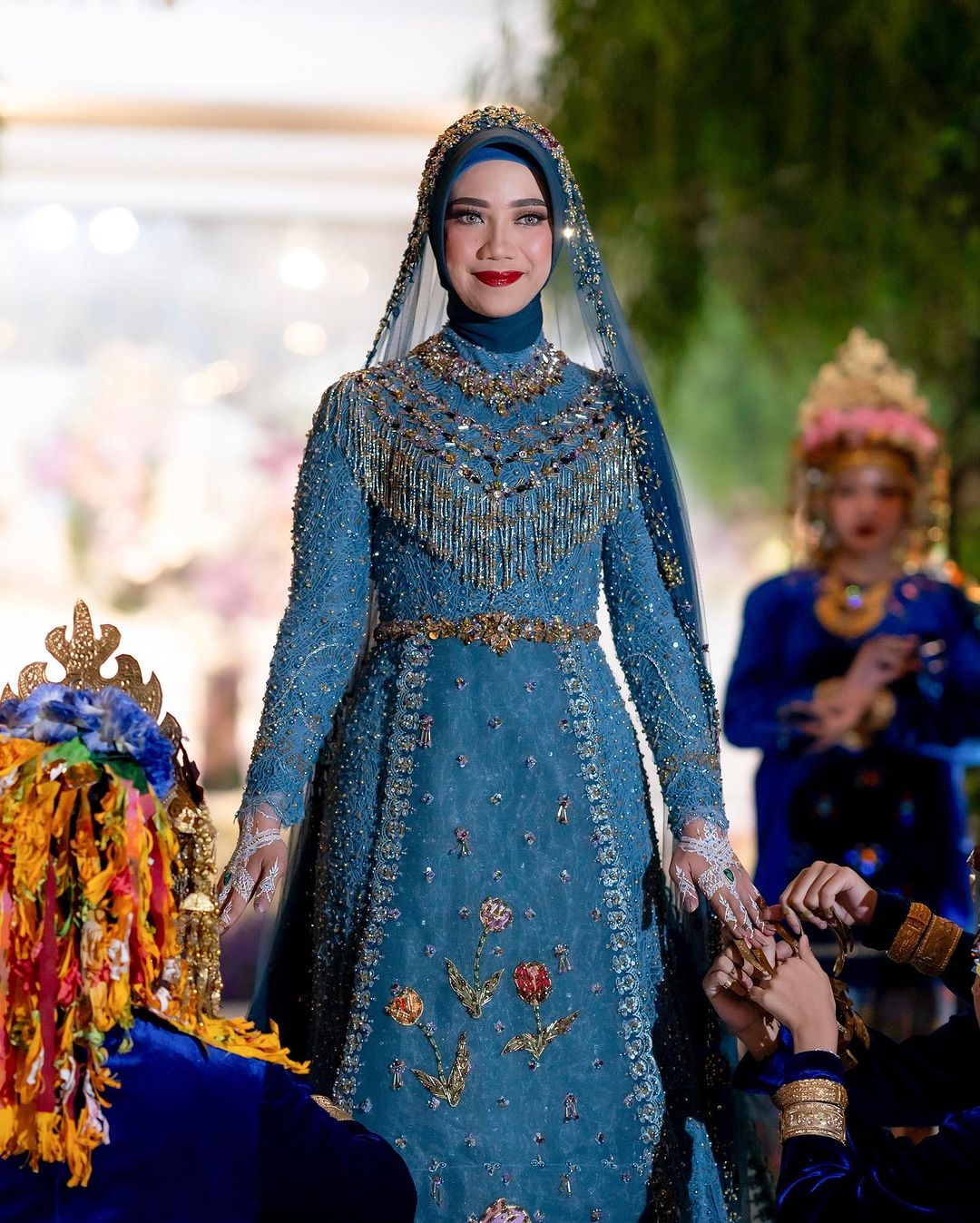 gaun pengantin warna biru