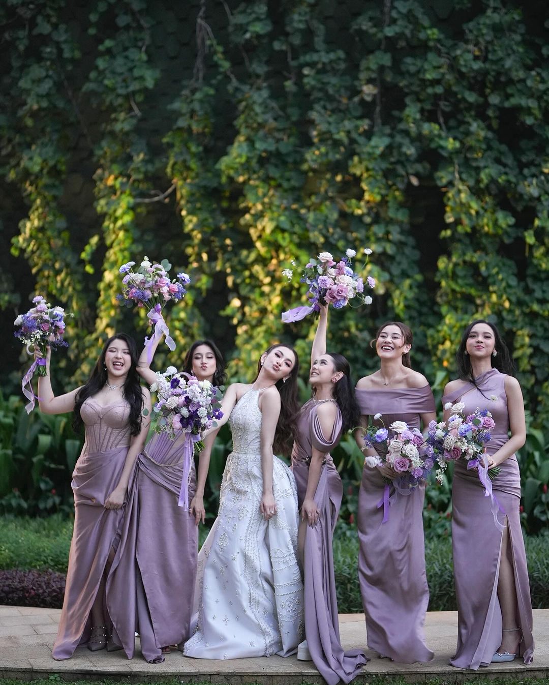 dress bridesmaid pernikahan mahalini