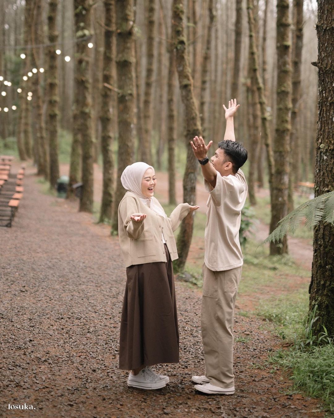 Foto prewedding outdoor rustic