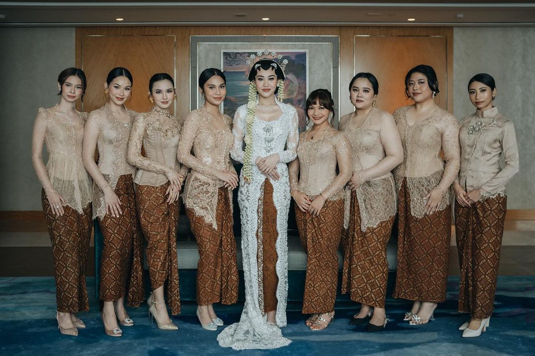 bridesmaid pernikahan aaliyah massaid 