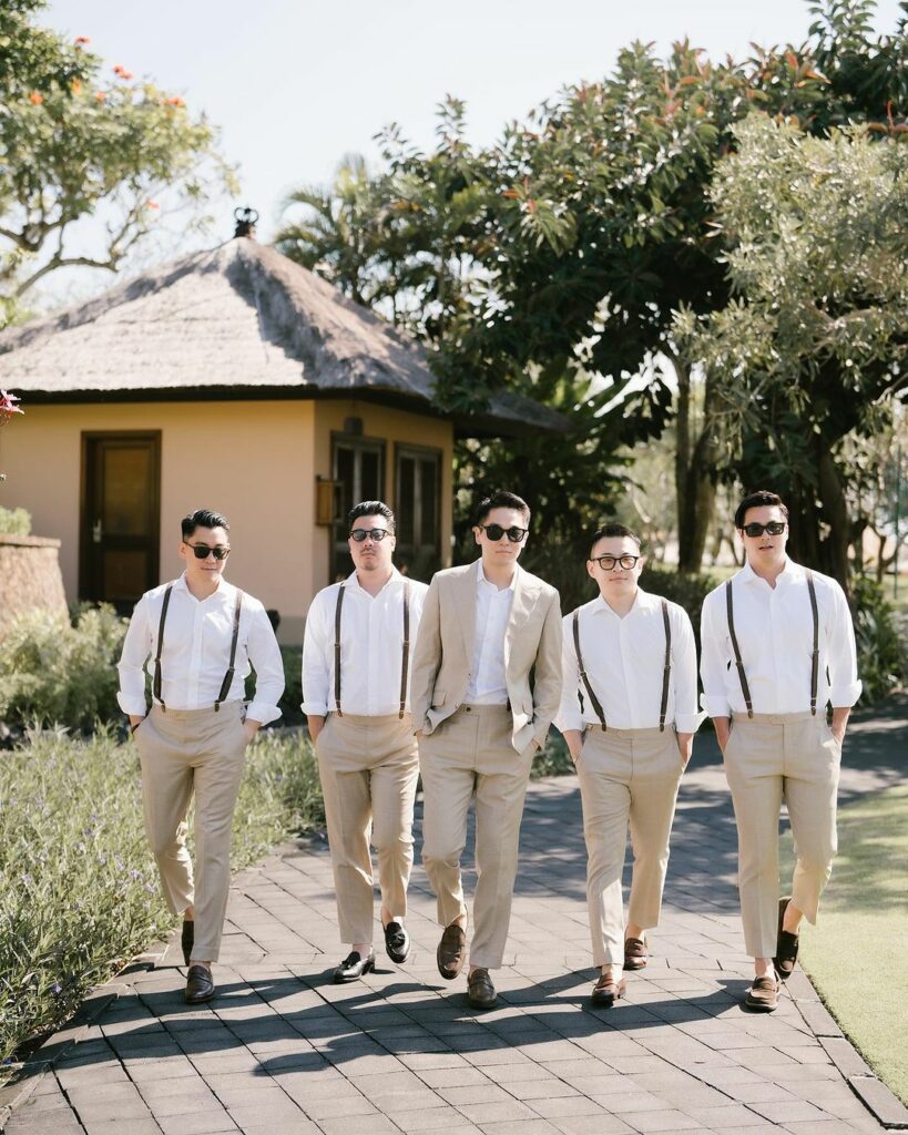 pengantin pria dan groomsmen