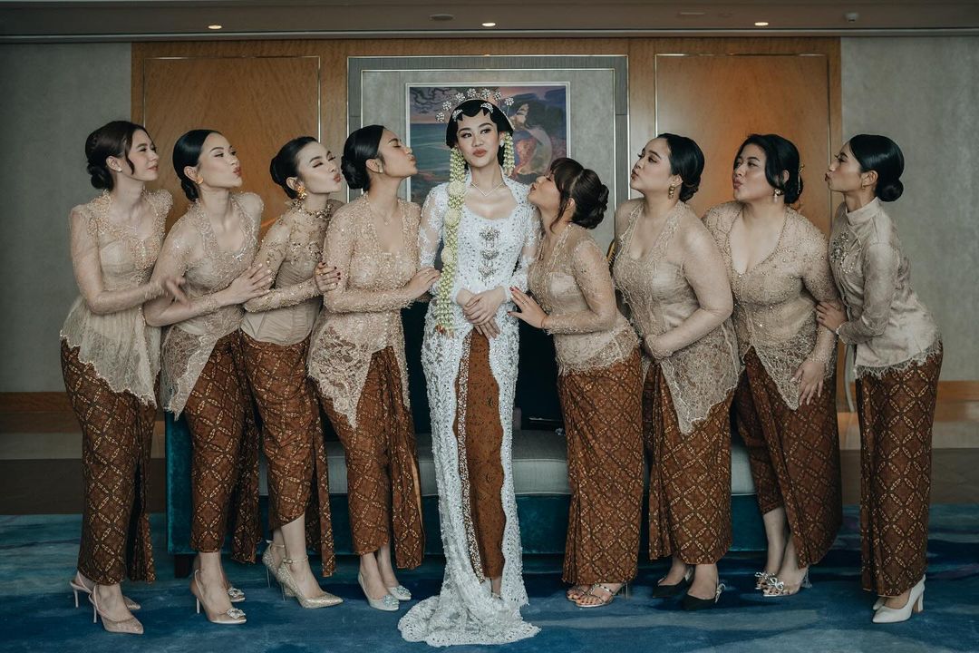 bridesmaid pernikahan Aaliyah Massaid