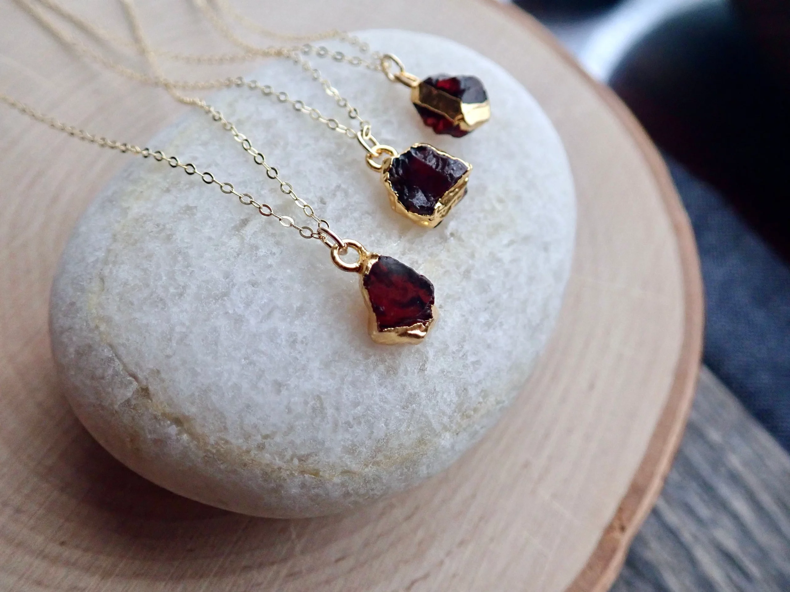 kalung batu garnet