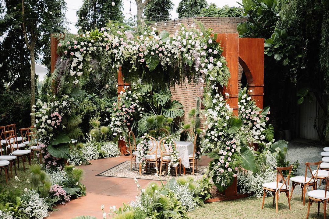 dekorasi pernikahan tema rustic outdoor