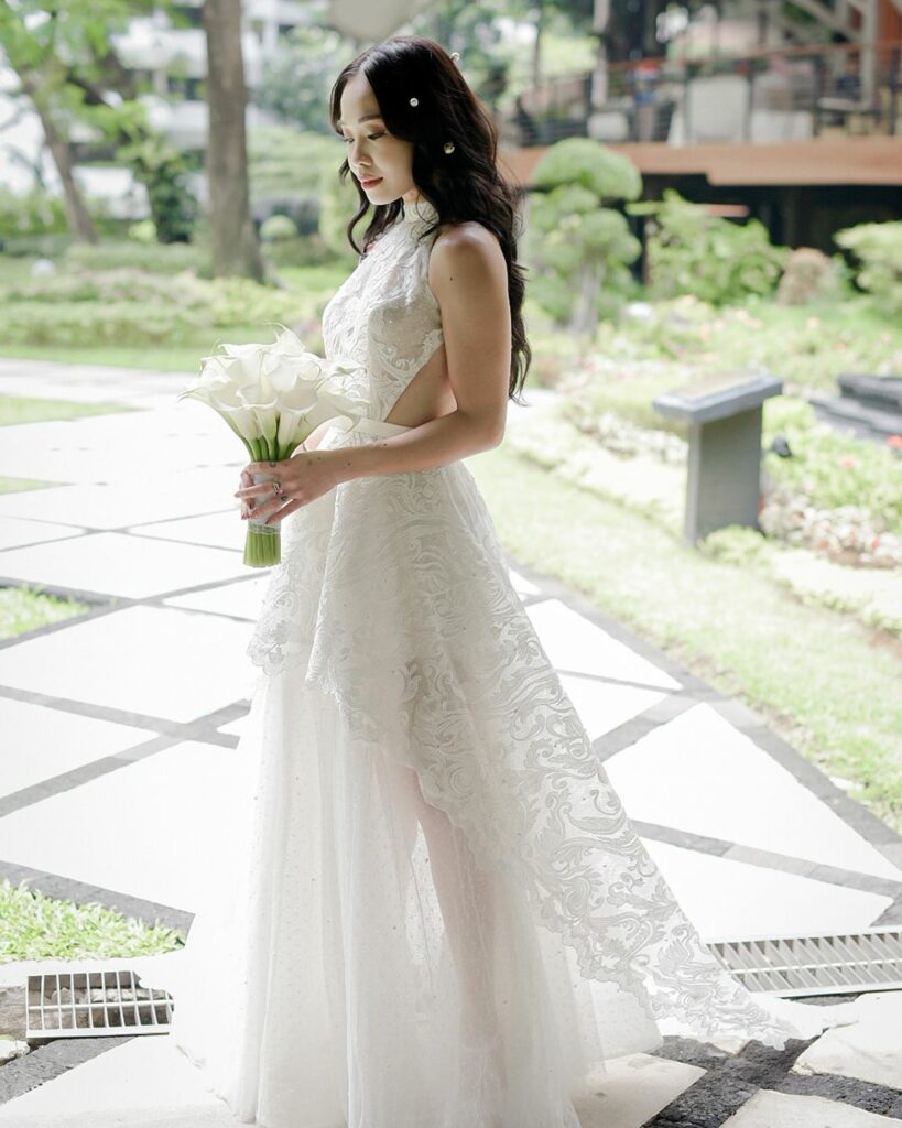 Gaun pengantin minimalis elegan