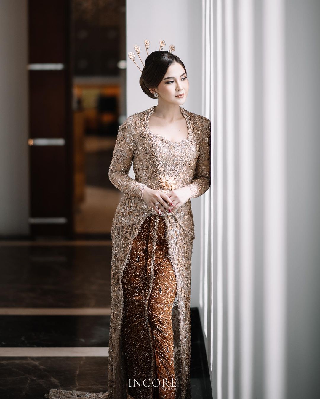 kebaya brokat square neckline