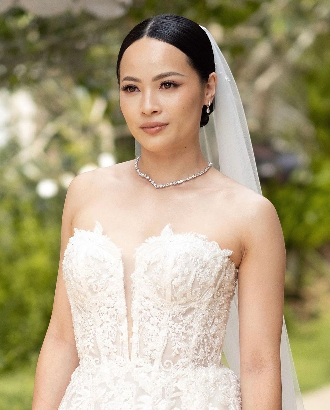 bentuk neckline gaun pengantin