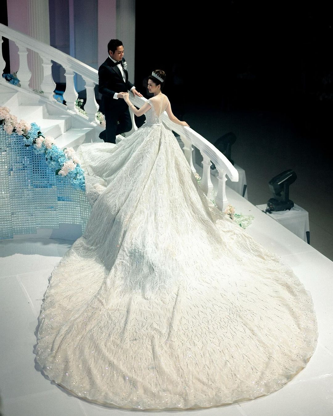 Gaun pengantin ball gown