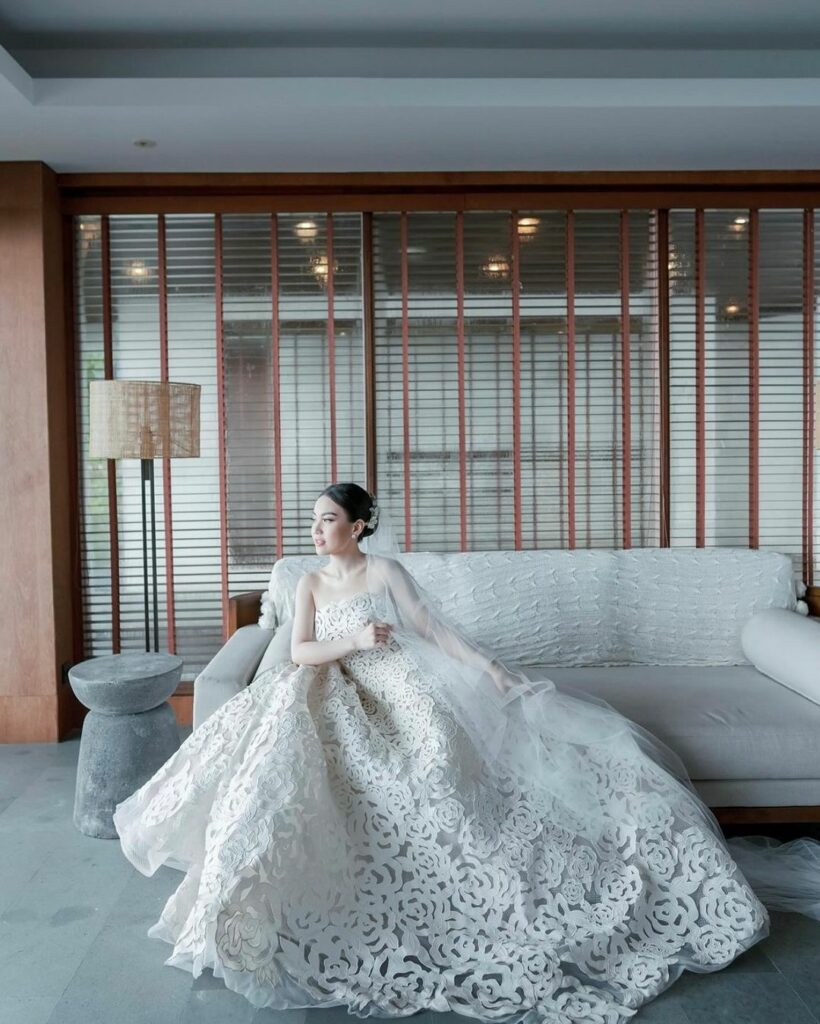 gaun pengantin putih