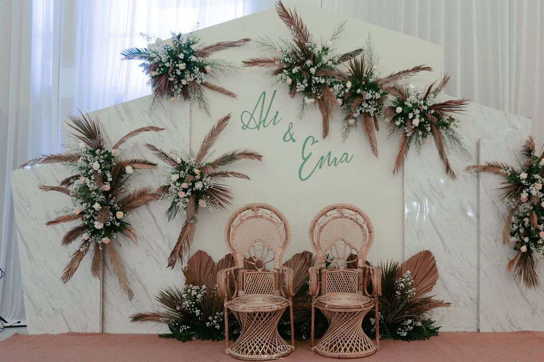 backdrop pelaminan rustic