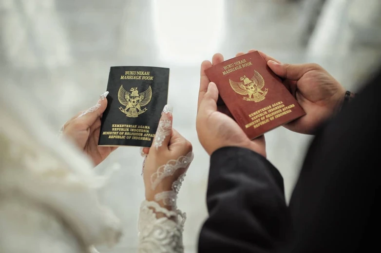 Foto buku nikah