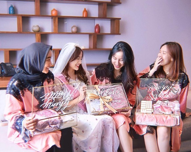 kado bridal shower untuk pengantin dari bridesmaid