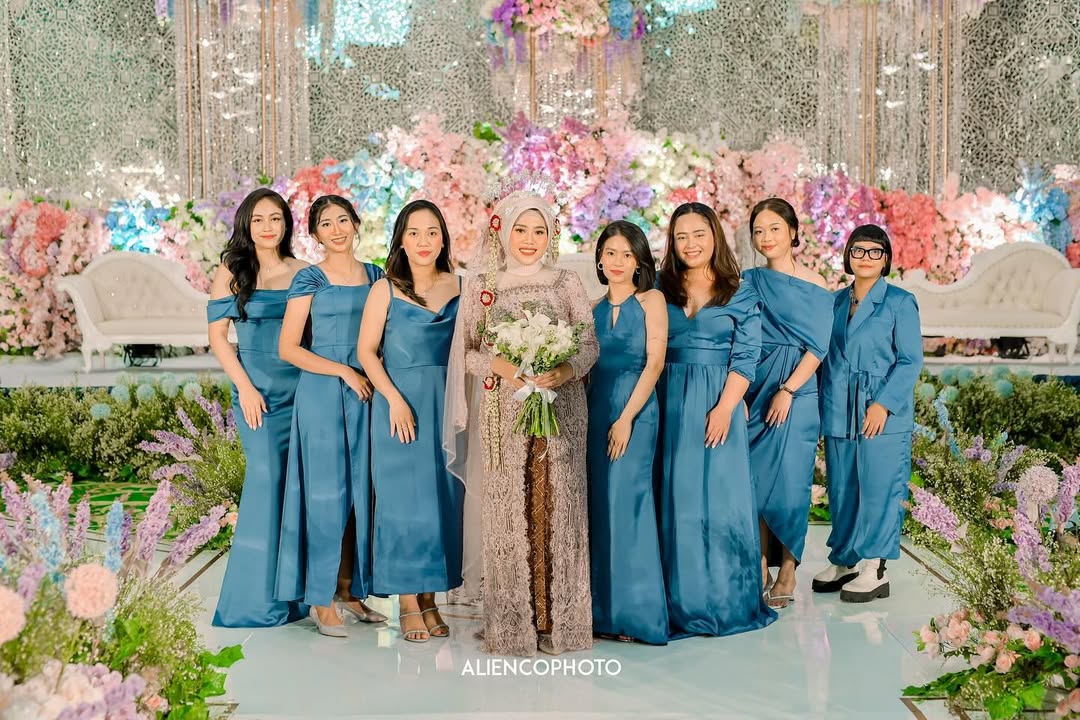 gaun bridesmaid warna biru