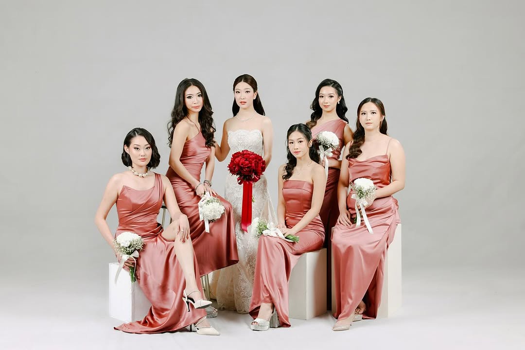 model gaun bridesmaid satin elegan