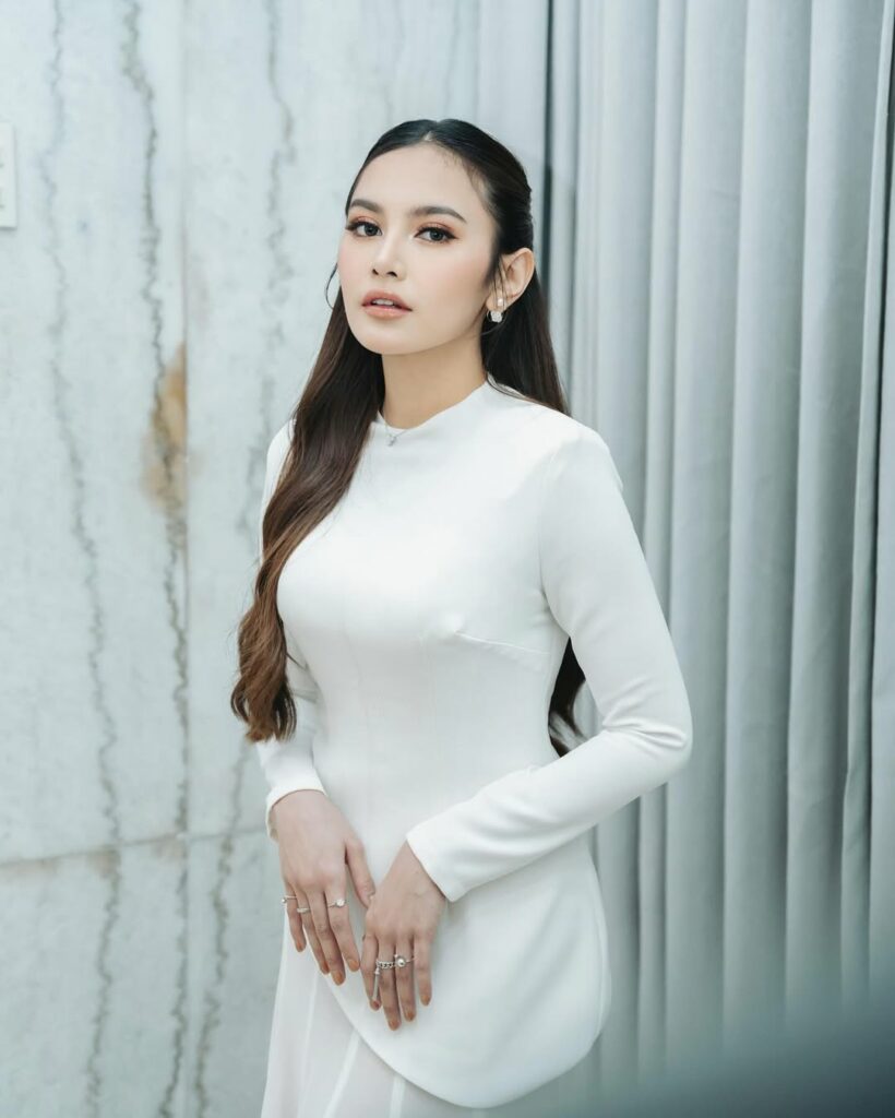 perhiasan untuk pesta ala mahalini